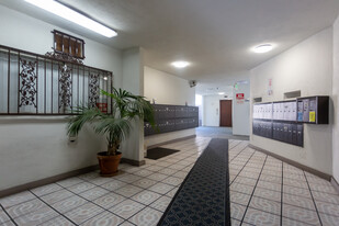 Mariposa Apartments in Los Angeles, CA - Foto de edificio - Lobby