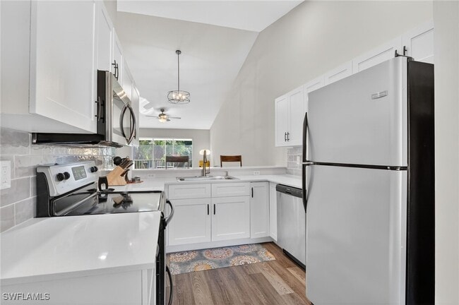 209 Robin Hood Cir in Naples, FL - Building Photo - Building Photo