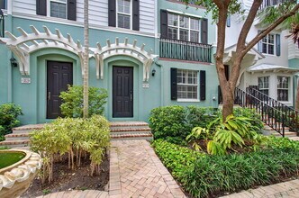 365 W Mallory Cir in Delray Beach, FL - Foto de edificio - Building Photo
