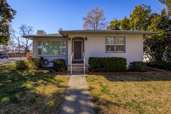 1654 Verda St in Redding, CA - Foto de edificio - Building Photo