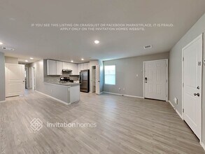 8126 Serro Medina in San Antonio, TX - Foto de edificio - Building Photo