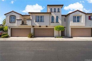 5005 Codorniz Way in Oceanside, CA - Building Photo