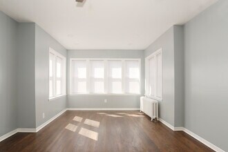 4820 W Roscoe St in Chicago, IL - Building Photo - Building Photo