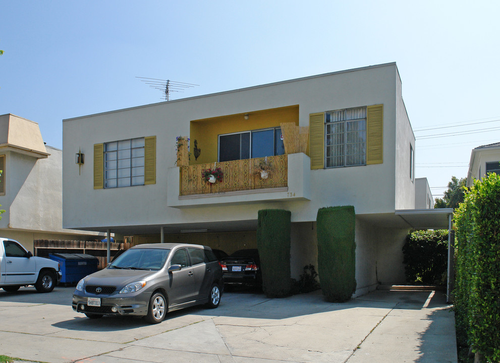 734 N Croft Ave in West Hollywood, CA - Building Photo