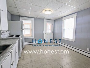 73 Kennedy Memorial Dr in Waterville, ME - Building Photo - Building Photo