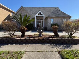 3833 Corinne Ave in Chalmette, LA - Building Photo