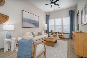Residences at Grayson Heights in San Antonio, TX - Foto de edificio - Building Photo