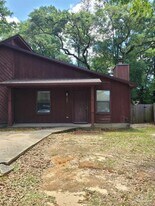 7800 Deborah Dr in Pensacola, FL - Building Photo