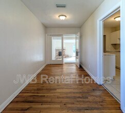 5517 Lakewood Cir E in Jacksonville, FL - Building Photo - Building Photo