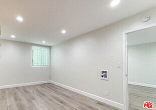 942 7th St in Santa Monica, CA - Building Photo - Building Photo