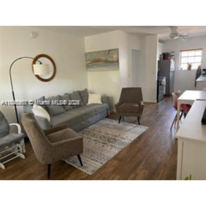 6511 Santona St in Coral Gables, FL - Foto de edificio
