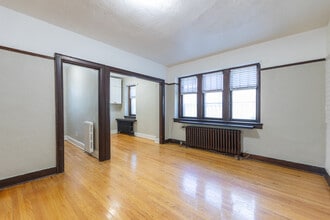 Dundonald Arms in Toronto, ON - Building Photo - Building Photo