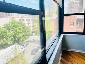 525 W Aldine Ave, Unit 401 in Chicago, IL - Building Photo - Building Photo