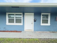 251 NE 40th St in Oakland Park, FL - Foto de edificio - Building Photo