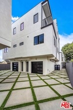 4703-4704 Saturn St in Los Angeles, CA - Building Photo - Building Photo