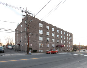 Hamilton Park Apartments in Waterbury, CT - Foto de edificio - Building Photo