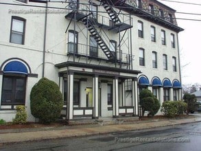 223 Essex St, Unit 4 in Melrose, MA - Building Photo - Building Photo
