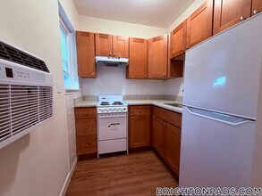 2018 Commonwealth Ave in Boston, MA - Building Photo - Building Photo