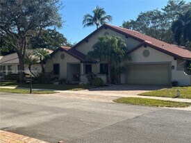 3160 Peachtree Cir in Davie, FL - Building Photo