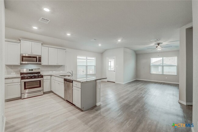 1945 Redstart in Canyon Lake, TX - Building Photo - Building Photo