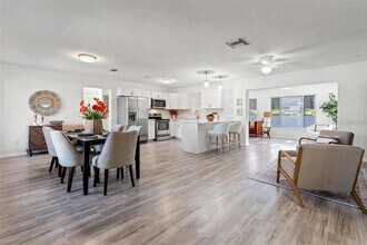 7370 Holiday Dr in Spring Hill, FL - Building Photo - Building Photo