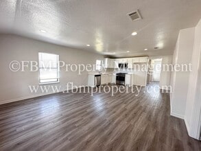 203 Ave B in Ennis, TX - Building Photo - Building Photo