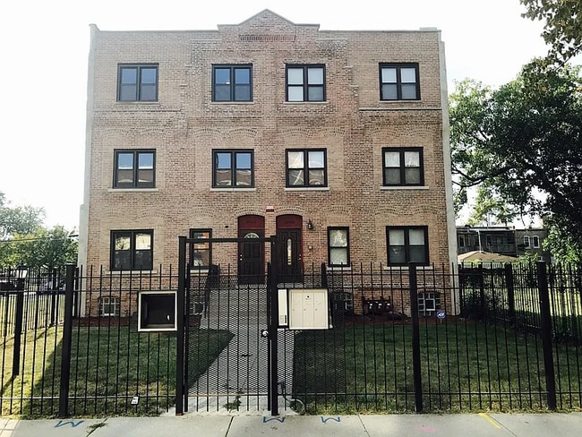 10450-10452 S Maryland Ave