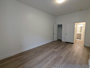 1079 Commonwealth Ave in Boston, MA - Building Photo - Building Photo