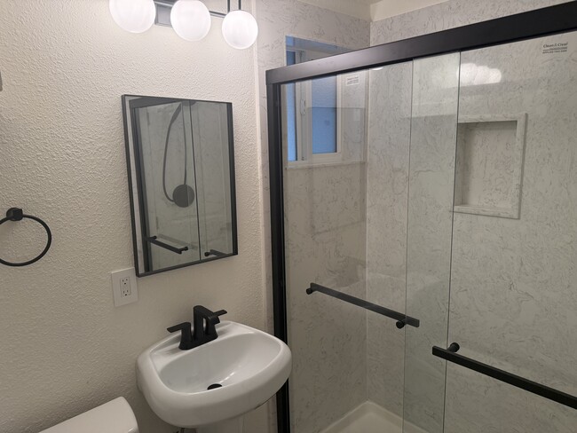 731 Valota Rd in Redwood City, CA - Building Photo - Building Photo