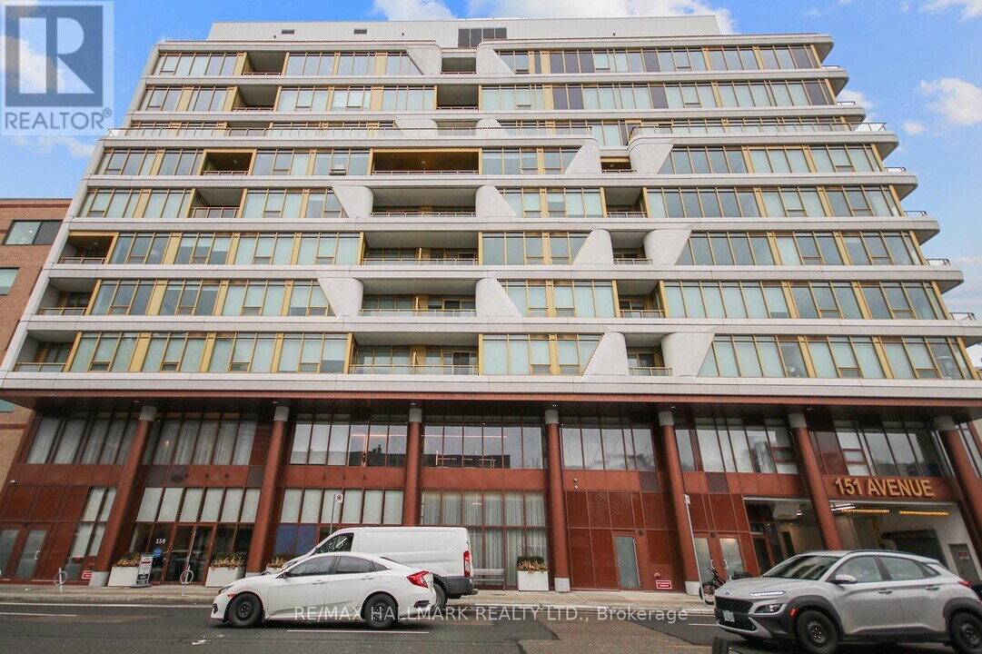 151-151 Avenue Rd in Toronto, ON - Building Photo