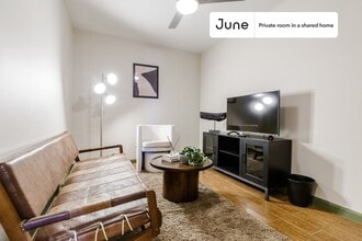 Private bedroom in 3 bed/1 bath Home in New York, NY - Building Photo - Building Photo