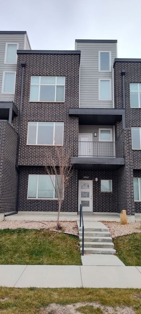 3562 Blue Tee Ln in West Valley City, UT - Building Photo - Building Photo