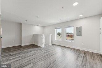 19520 Village Walk Dr-Unit -3-205 in Montgomery Village, MD - Building Photo - Building Photo