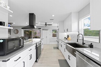 133 SW 159th Way in Sunrise, FL - Building Photo - Building Photo