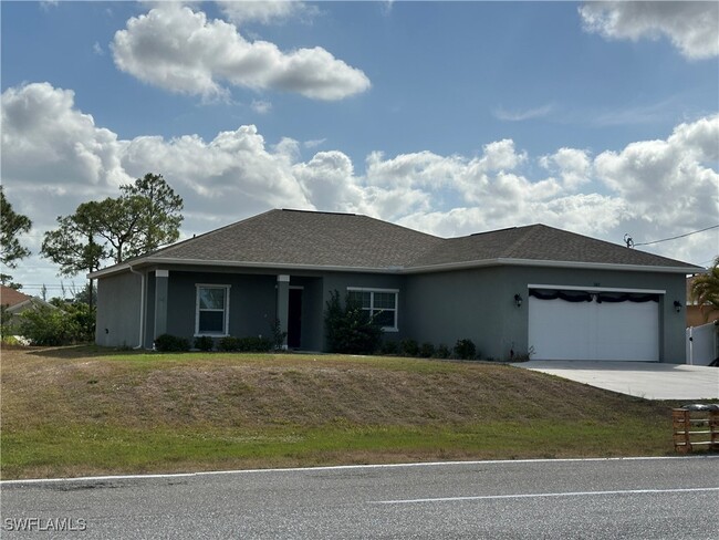 property at 3421 W Gator Cir
