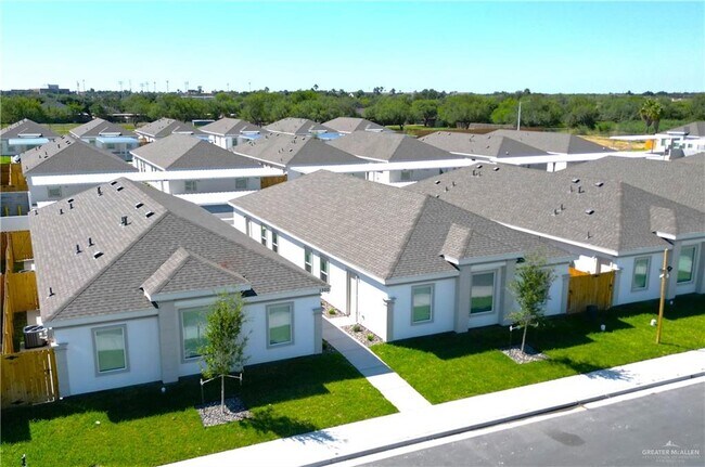 25 Shavano Dr in Edinburg, TX - Building Photo - Building Photo
