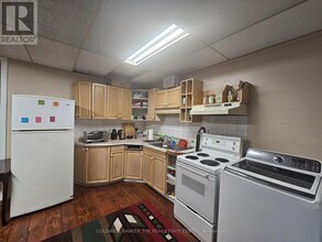 2867 Kingston Rd in Toronto, ON - Building Photo - Building Photo