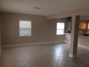 1053 Executive Center Dr in Orlando, FL - Building Photo - Building Photo