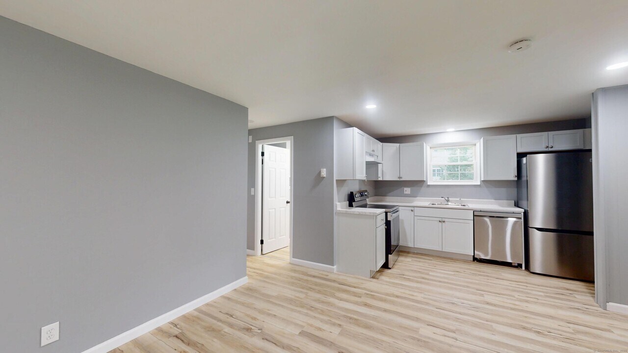 26 Sunset Terrace in Essex, CT - Building Photo