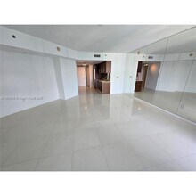 475 Brickell Ave in Miami, FL - Foto de edificio - Building Photo