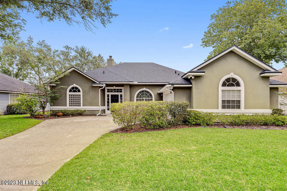 332 Maplewood Dr in Jacksonville, FL - Building Photo