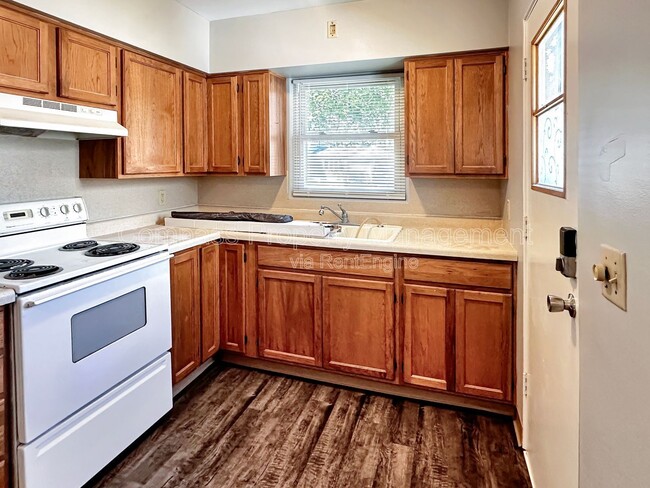 property at 2713 S Burdick St