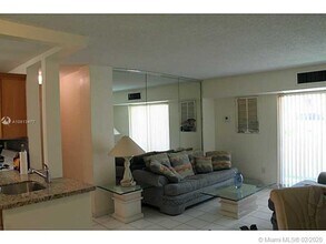 2201 Brickell Ave-Unit -68 in Miami, FL - Building Photo - Building Photo