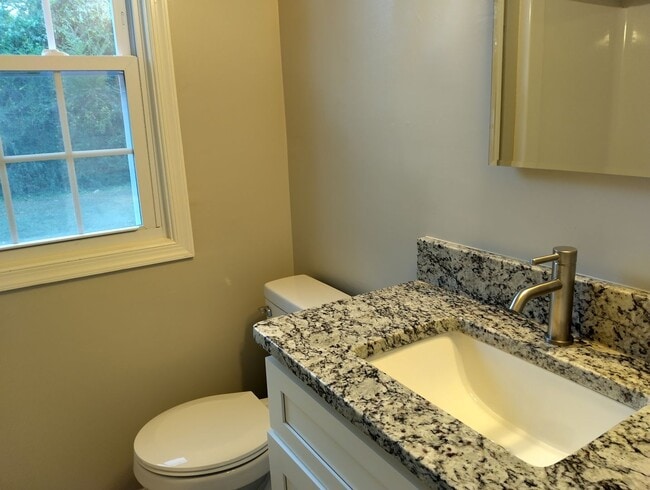 7392 Bellehaven Dr in Gloucester Point, VA - Building Photo - Building Photo