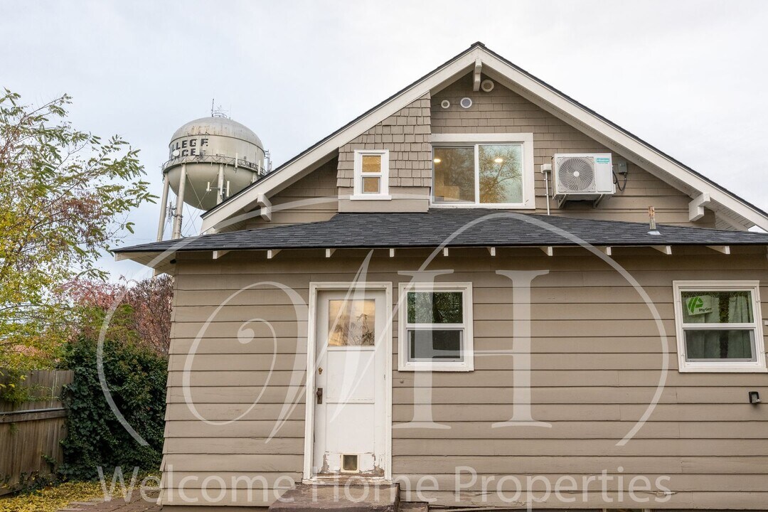 310 SE 6th St in College Place, WA - Building Photo