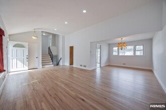 327 Webster Dr in New Milford, NJ - Building Photo - Building Photo