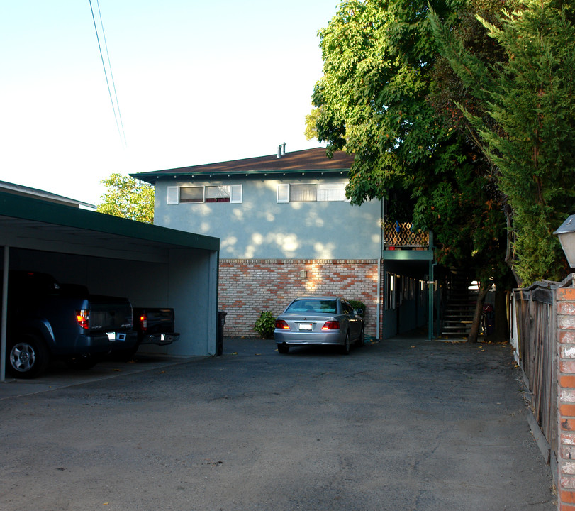 745 Davis St in Santa Rosa, CA - Building Photo