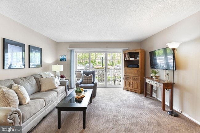 14 Cheverny Ct in Hamilton Township, NJ - Building Photo - Building Photo