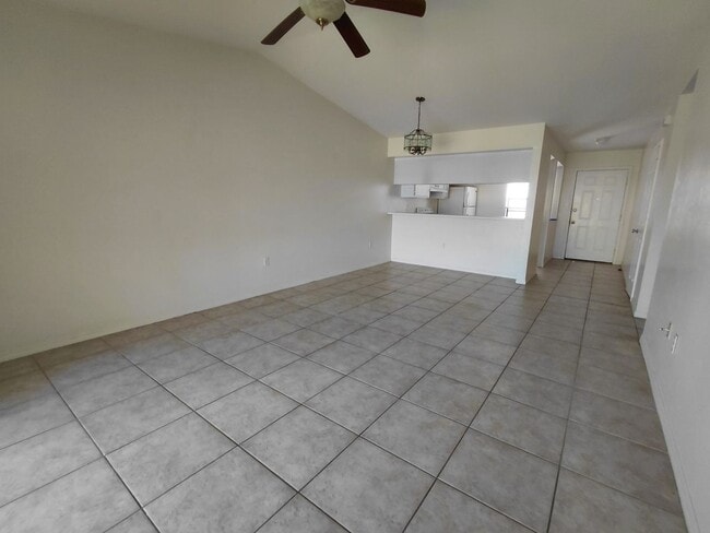 4920 Chiquita Blvd S, Unit 4920 Chiquita Blvd S #205 in Cape Coral, FL - Foto de edificio - Building Photo