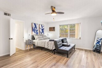 1213 N Pine Hills Rd in Orlando, FL - Building Photo - Building Photo